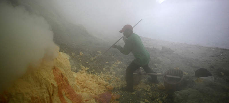 Illustration for article titled Inside the Toxic Sulfur Quarries That Keep Your Tires Rolling